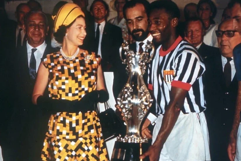 Pele II Elizabetlə xatirə fotosunu paylaşıb