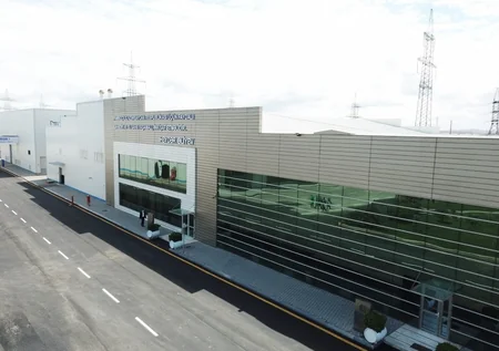 Ilham Aliyev, Mehriban Aliyeva inaugurate face mask factory