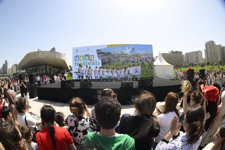Heydər Əliyev Mərkəzinin parkında Uşaq festivalı keçirilib