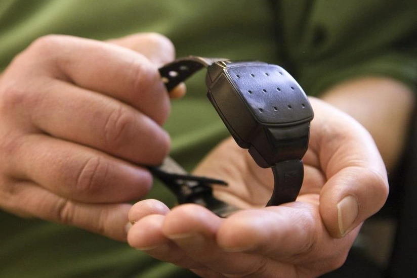 Elektron qolbaq daşıyacaq şəxslərin siyahısı artırılıb