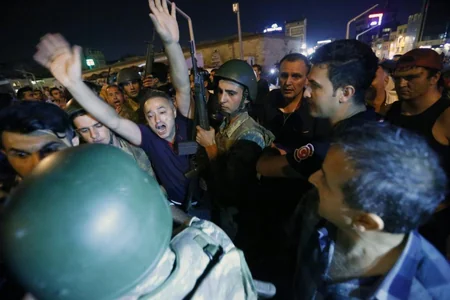 Türkiyədə ötən gecə yaşananlar - FOTOREPORTAJ