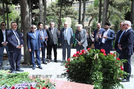 Xalq şairi Fikrət Qocanın abidəsinin açılışı olub