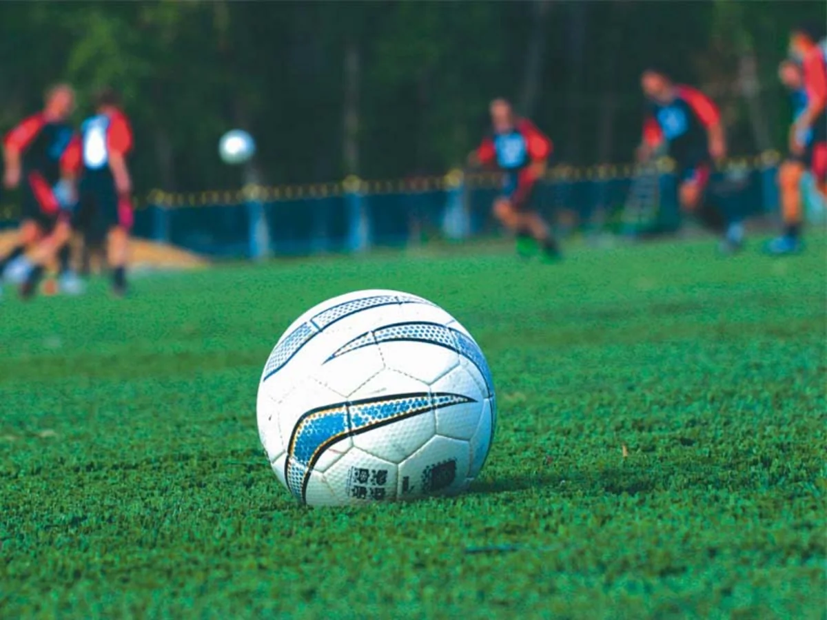 Olimpiya Stadionunda futbol oyunu zamanı dava düşüb