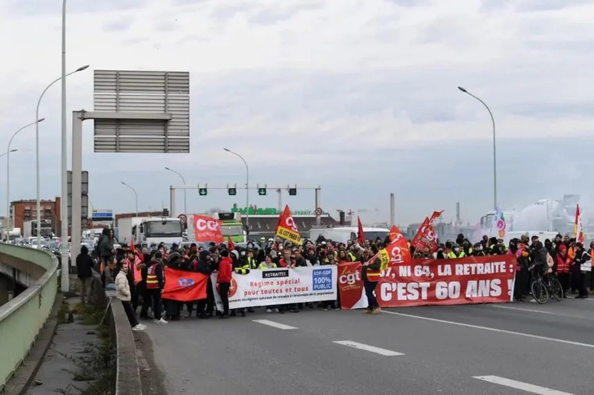 Fransada pensiya islahatlarına qarşı aksiyalarda 310 etirazçı saxlanılıb