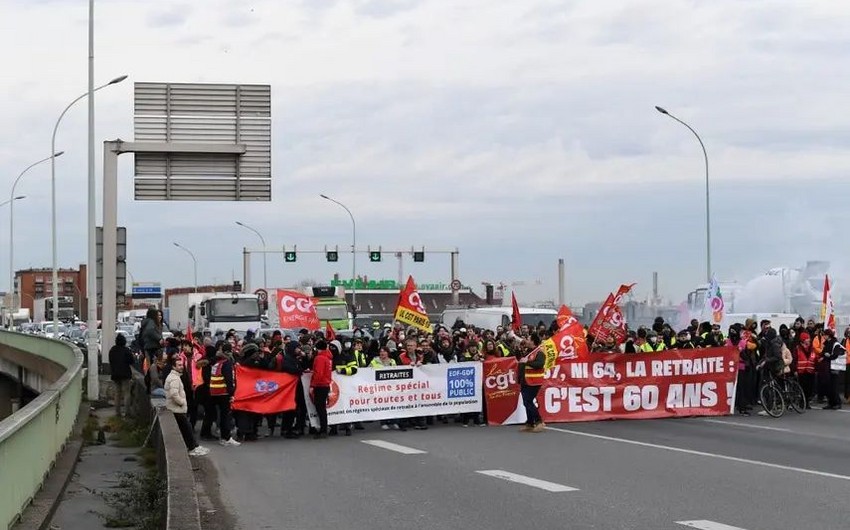 Fransada pensiya islahatlarına qarşı aksiyalarda 310 etirazçı saxlanılıb