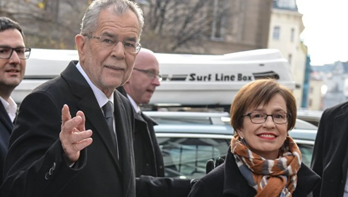 Avstriya DİN: Aleksander Van der Bellen rəqibini üstələyib
