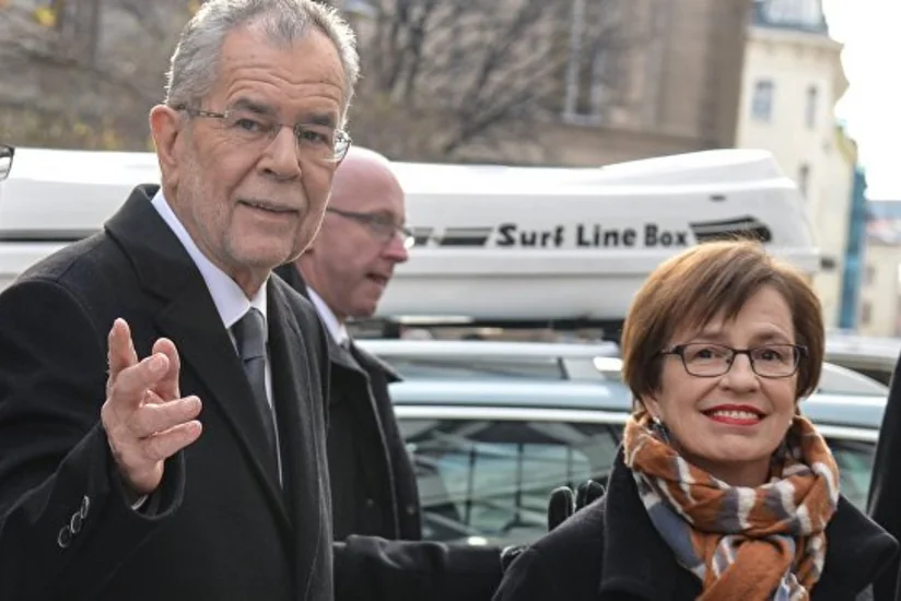 Avstriya DİN: Aleksander Van der Bellen rəqibini üstələyib