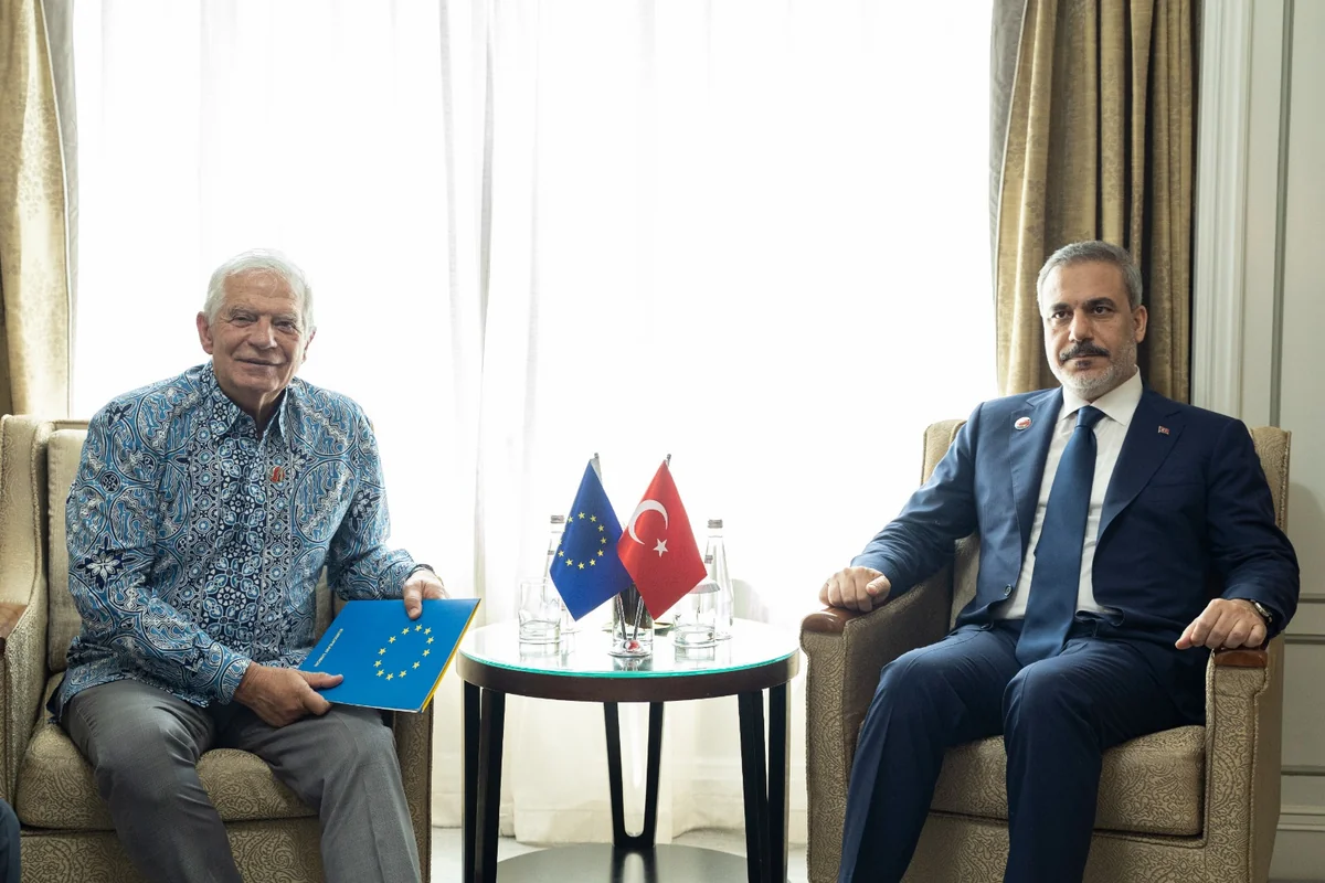 Turkish FM meets with EU High Representative 
