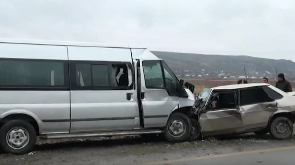 İsmayıllıda mikroavtobus qəzaya düşüb, ölən və yaralananlar var - VİDEO - YENİLƏNİB
