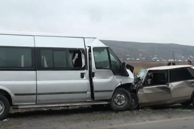 İsmayıllıda mikroavtobus qəzaya düşüb, ölən və yaralananlar var - VİDEO - YENİLƏNİB
