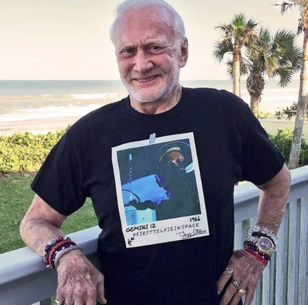 Астронавт, побывавший на Луне, в 86 лет решил отдохнуть в Антарктиде