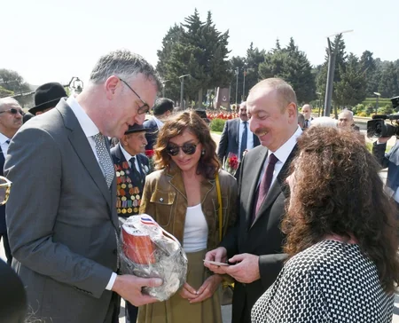 Prezident İlham Əliyev 9 May - Qələbə Günü münasibətilə Bakıda keçirilən mərasimdə iştirak edib - YENİLƏNİB