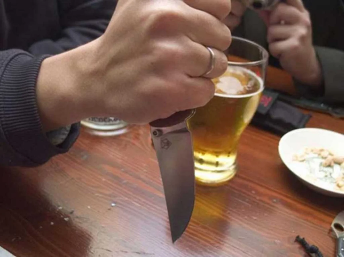 Bakıda kafedə naməlum şəxslər 54 yaşlı kişiyə 4 bıçaq zərbəsi vurub