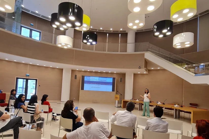 ADA-da “Publisistika və Köşə Yazarlığı” mövzusunda seminar keçirilib