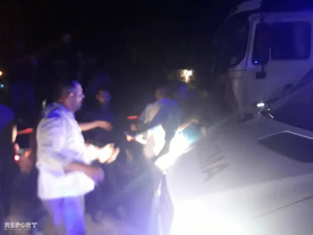 Cəlilabadda yük maşını mikroavtobusla toqquşub, 1 ölü, 9 yaralı var - VİDEO - SİYAHI - YENİLƏNİB - 2