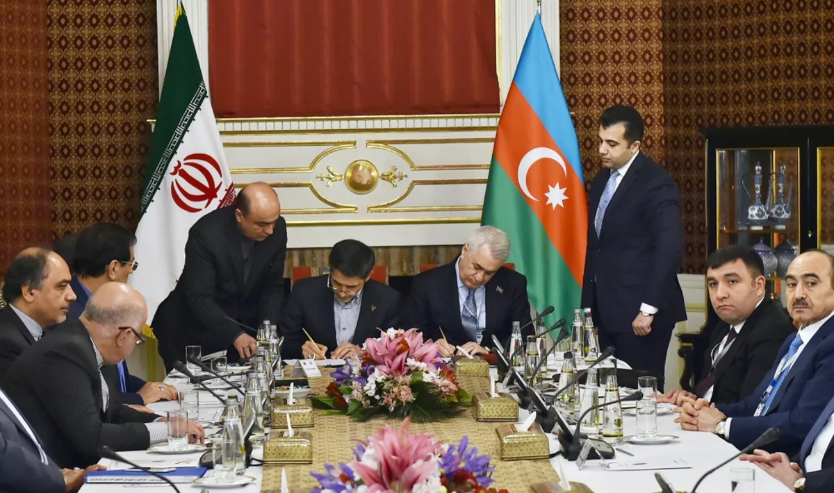 Azərbaycan və İran arasında iki sənəd imzalanıb