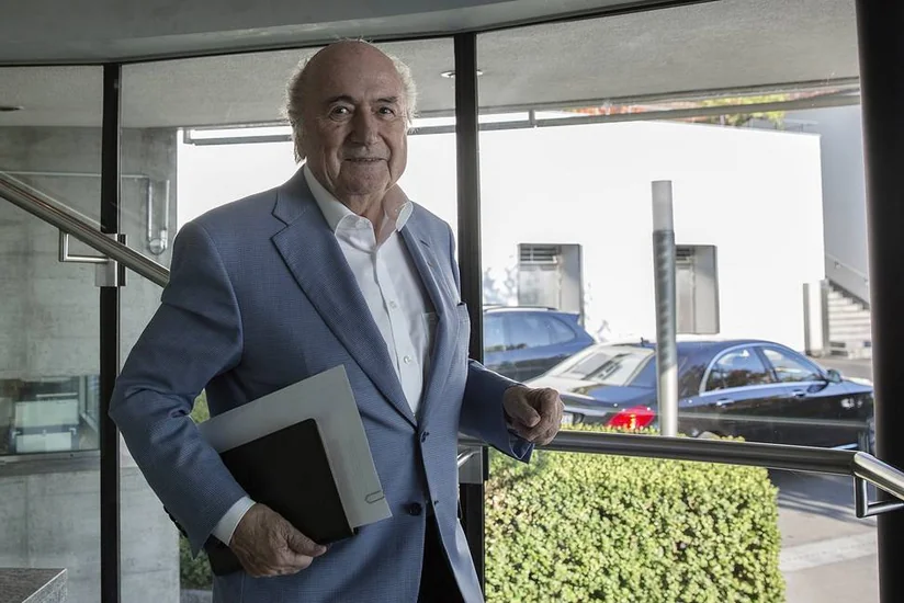 Yozef Blatter FIFA prezidentini məhkəməyə verir