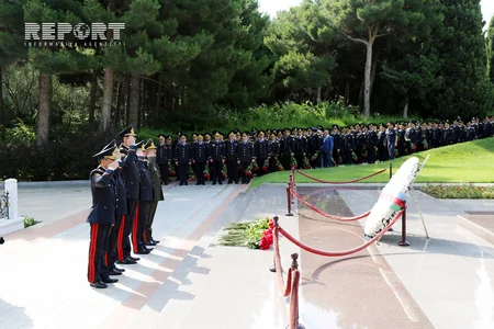 DİN rəhbərliyi Fəxri xiyabanı və Şəhidlər xiyabanını ziyarət edib