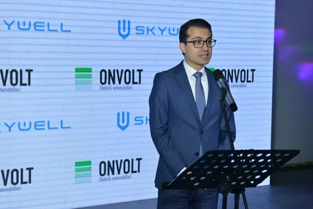 ONVOLT elektromobil satış-sərgi salonunu və SKYWELL ET5 modelini təqdim edib