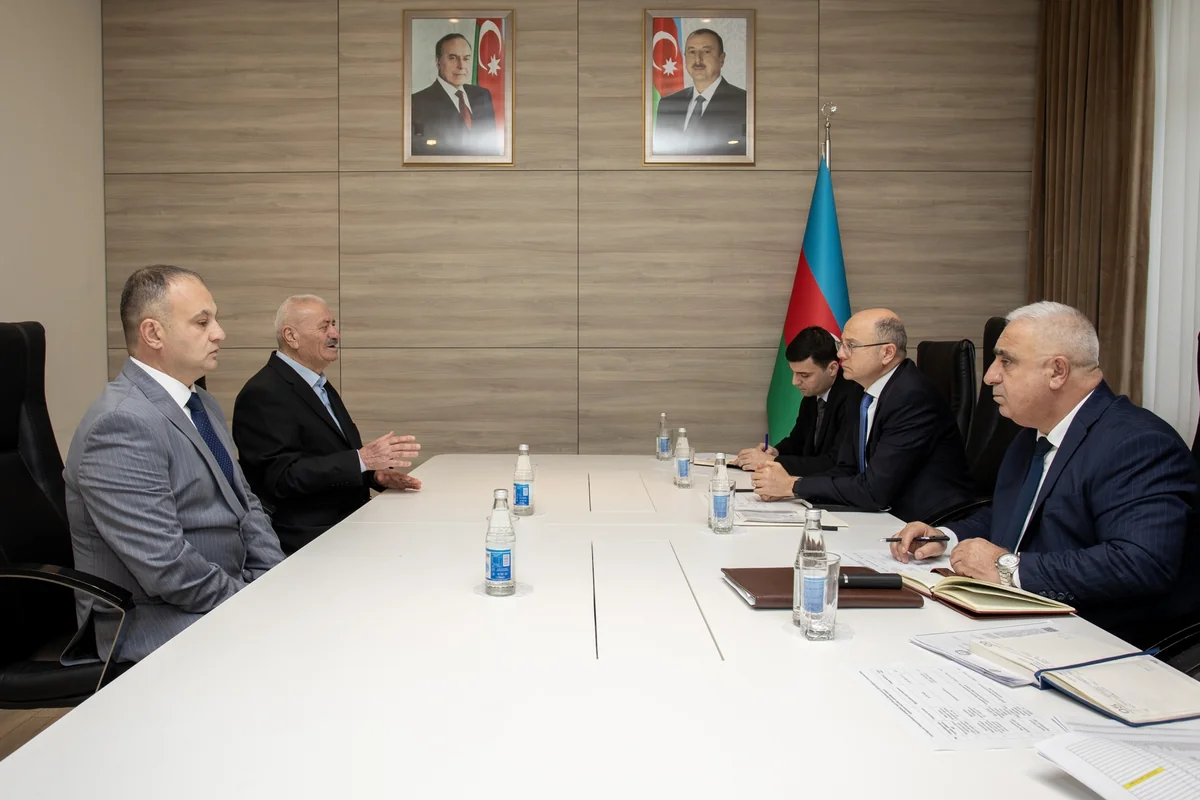 Pərviz Şahbazov nazirlikdə vətəndaşları qəbul edib