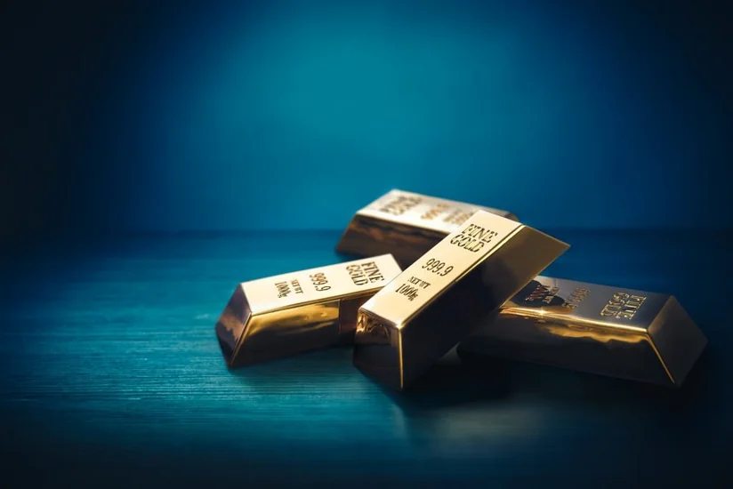 Gold prices fall moderately