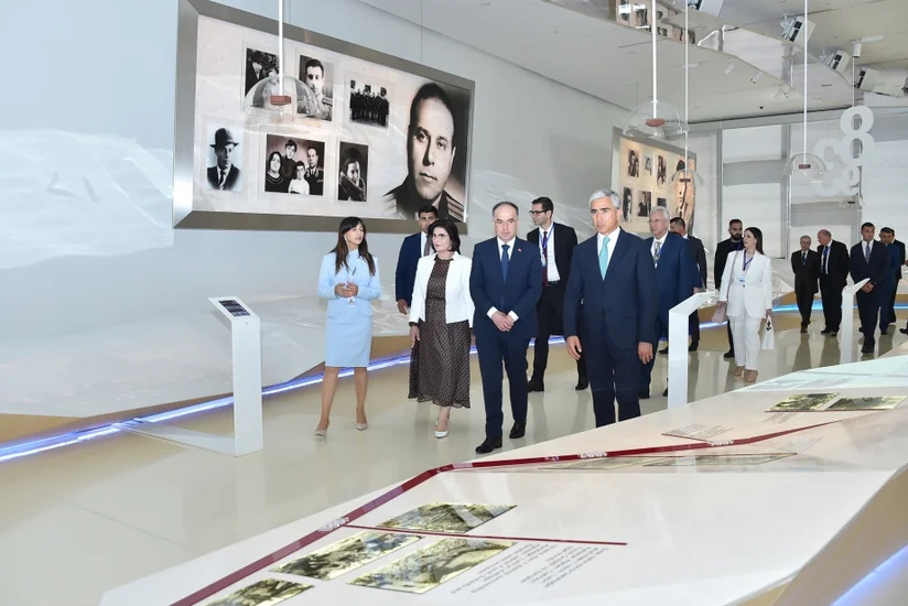 Albaniya Prezidenti və xanımı Heydər Əliyev Mərkəzi ilə tanış olublar