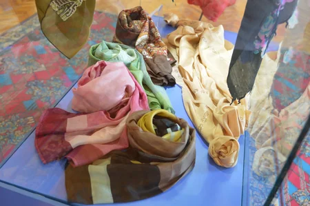 Azerbaijani kalaghai and silk exhibited in Uzbekistan's Atlas Bayrami