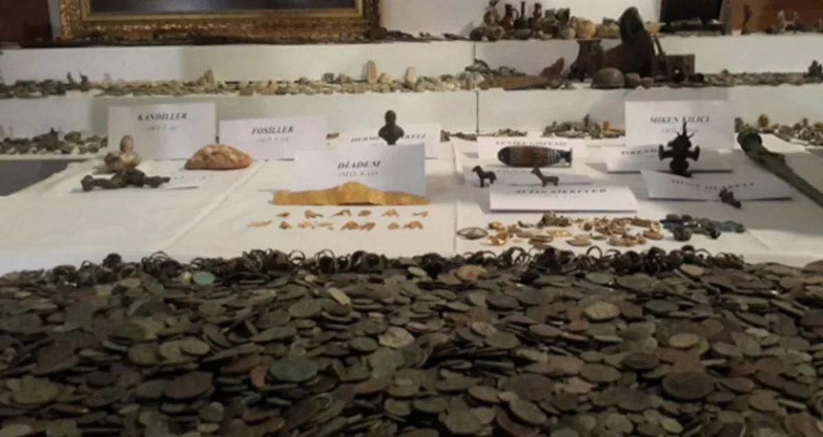 В Стамбуле у контрабандистов конфисковано более 26 тыс. предметов антиквариата