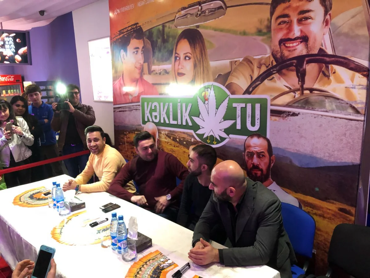 В “CinemaPlus Xəmsə коллектив Kəklikotu раздал автографы