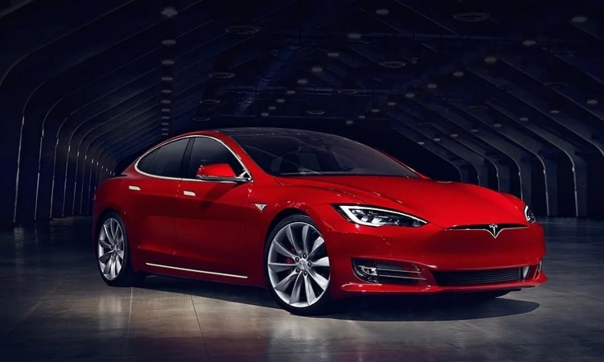 Tesla salonunun dizaynında dəyişiklik edilib
