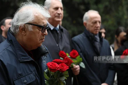 Görkəmli bəstəkar Fikrət Əmirovun məzarı ziyarət olunub