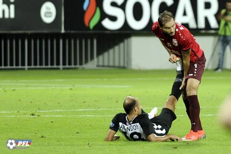 Neftçi Sumqayıtı məğlub edib, məşqçi və futbolçular arasında dava düşüb - VİDEO