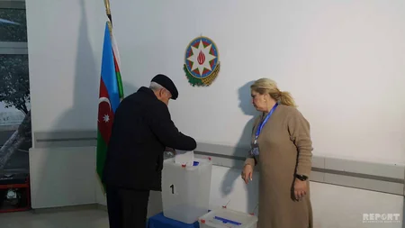 Seçici ad günündə səs verdi - VİDEO