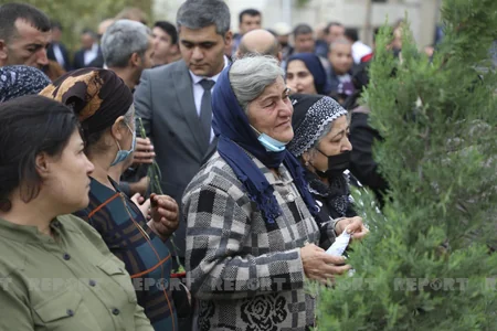 Bakıda üç şəhidin xatirə lövhəsinin açılışı olub