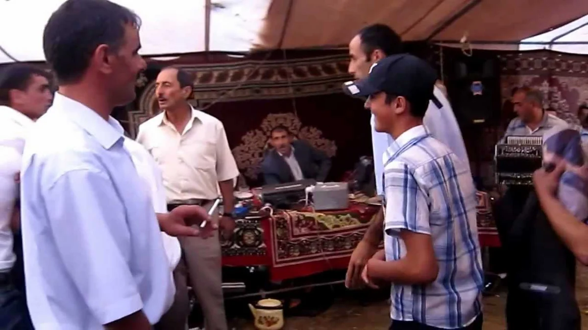 Beyləqanda gənc oğlan toyda qohumları tərəfindən döyülüb