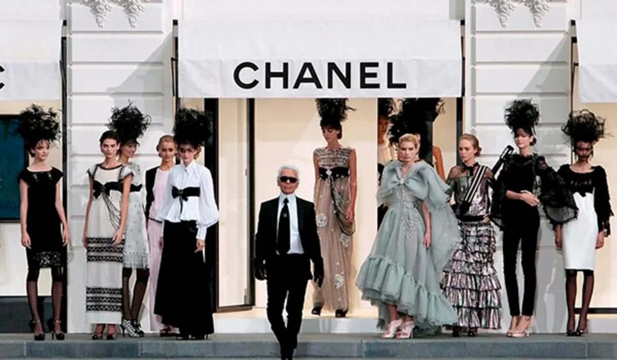 Модный дом Chanel перенес показ в Китае из-за коронавируса