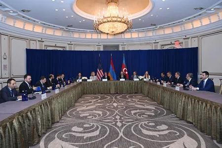 Ceyhun Bayramov Blinken və Mirzoyanla görüşdə Ermənistanın təxribatlarından danışıb