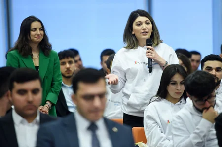 SOCAR-ın prezidenti Gənc İstedadlar Proqramına seçilmiş gənclərlə görüşüb