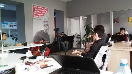 “AppLab” proqramının iştirakçıları gənc developerin uğur hekayəsini dinləyib