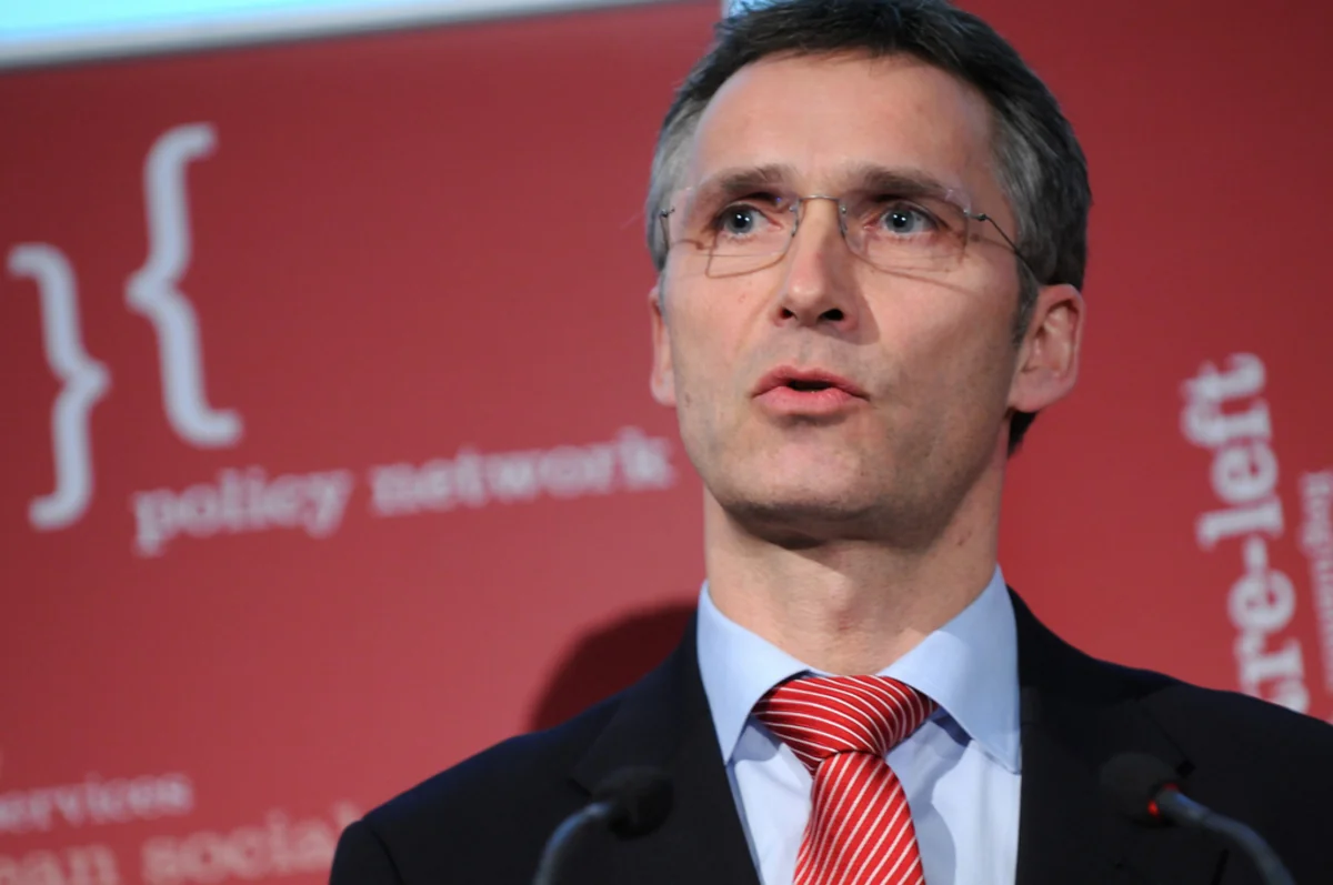 Столтенберг: НАТО продолжает искать пути диалога с Россией