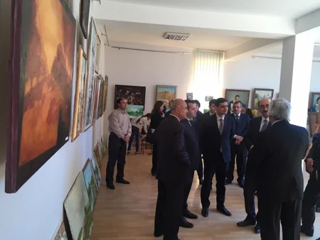 Nazir Salyan Rəsm Qalereyasının fonduna iki yeni əsər təqdim edib