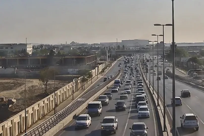 Bakının bir sıra yollarında nəqliyyatın sıxlığı yaranıb