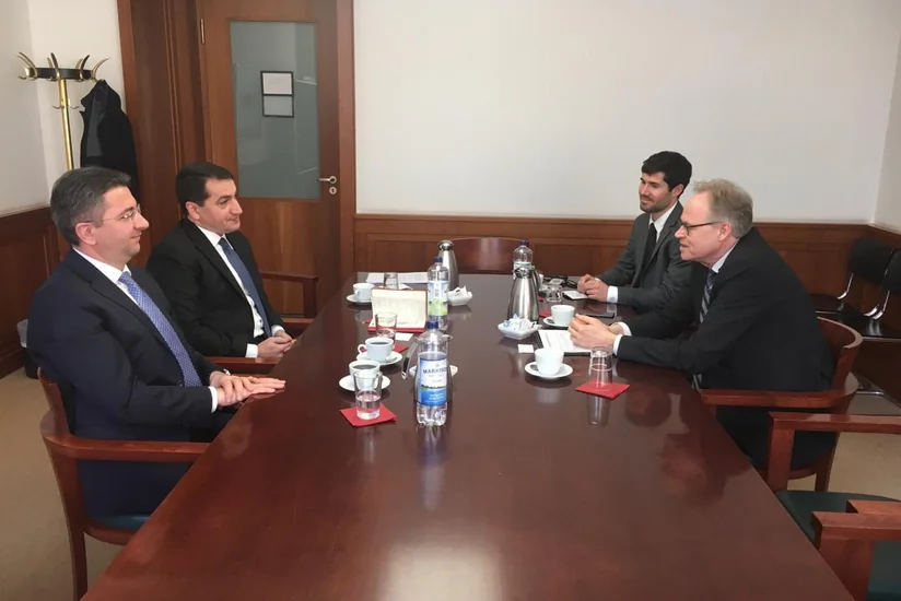 Hikmət Hacıyev Almaniya rəsmiləri ilə Dağlıq Qarabağ münaqişəsini müzakirə edib