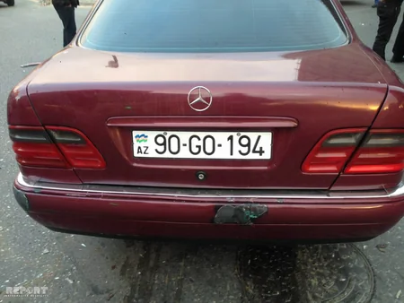 Bakıda sərnişin mikroavtobusu qəza nəticəsində aşıb, 3 nəfər xəsarət alıb - FOTO