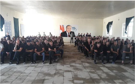 Hacı Şahin Həsənli məhbuslarla görüşüb