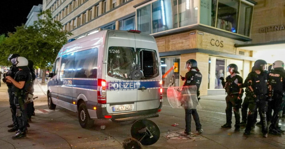 В Штутгарте 19 полицейских пострадали при беспорядках