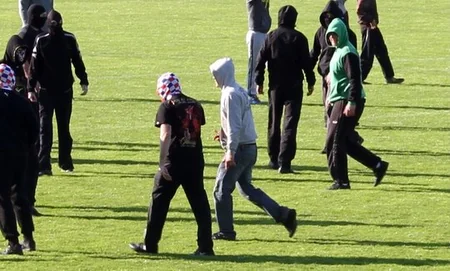 ​Polşada polis futbol fanatına atəş açıb – VİDEO
