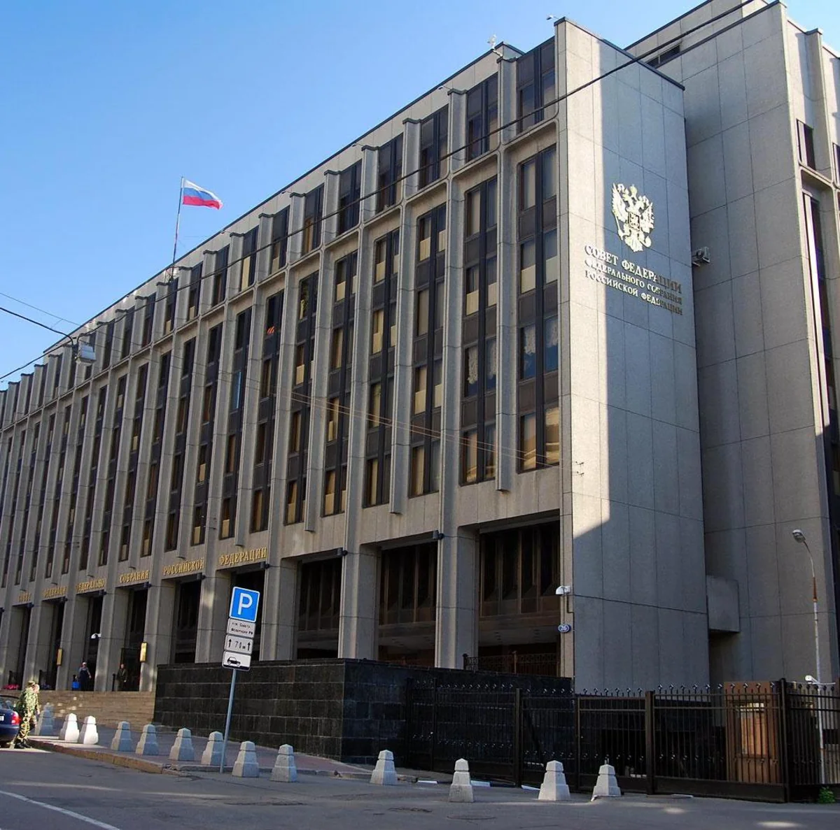 ​Совет Федерации России разрешил использовать войска за рубежом