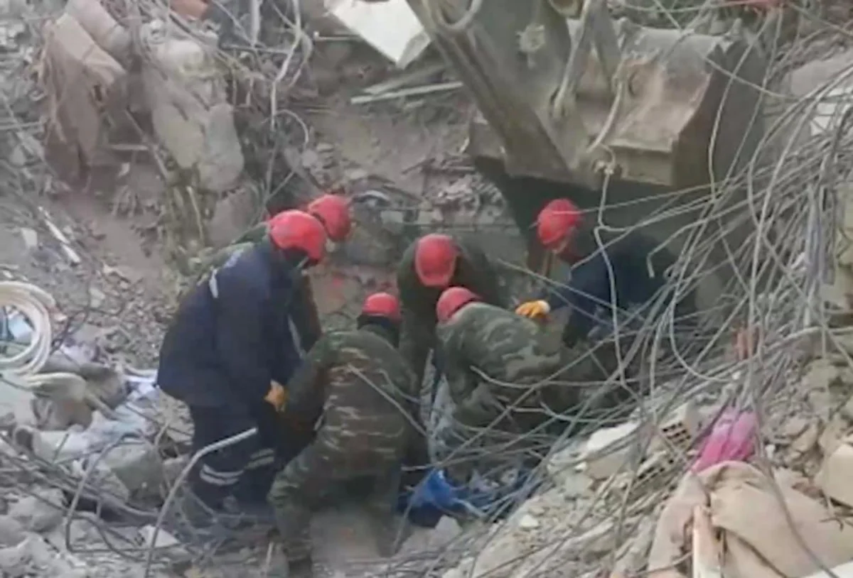Azerbaijani rescuers save 53 people, pull out 729 bodies from rubble in Türkiye