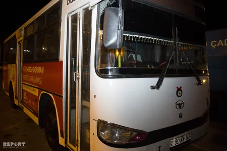 Bakıda sürətlə hərəkətdə olan sərnişin avtobusu piyadanı vurub - FOTO